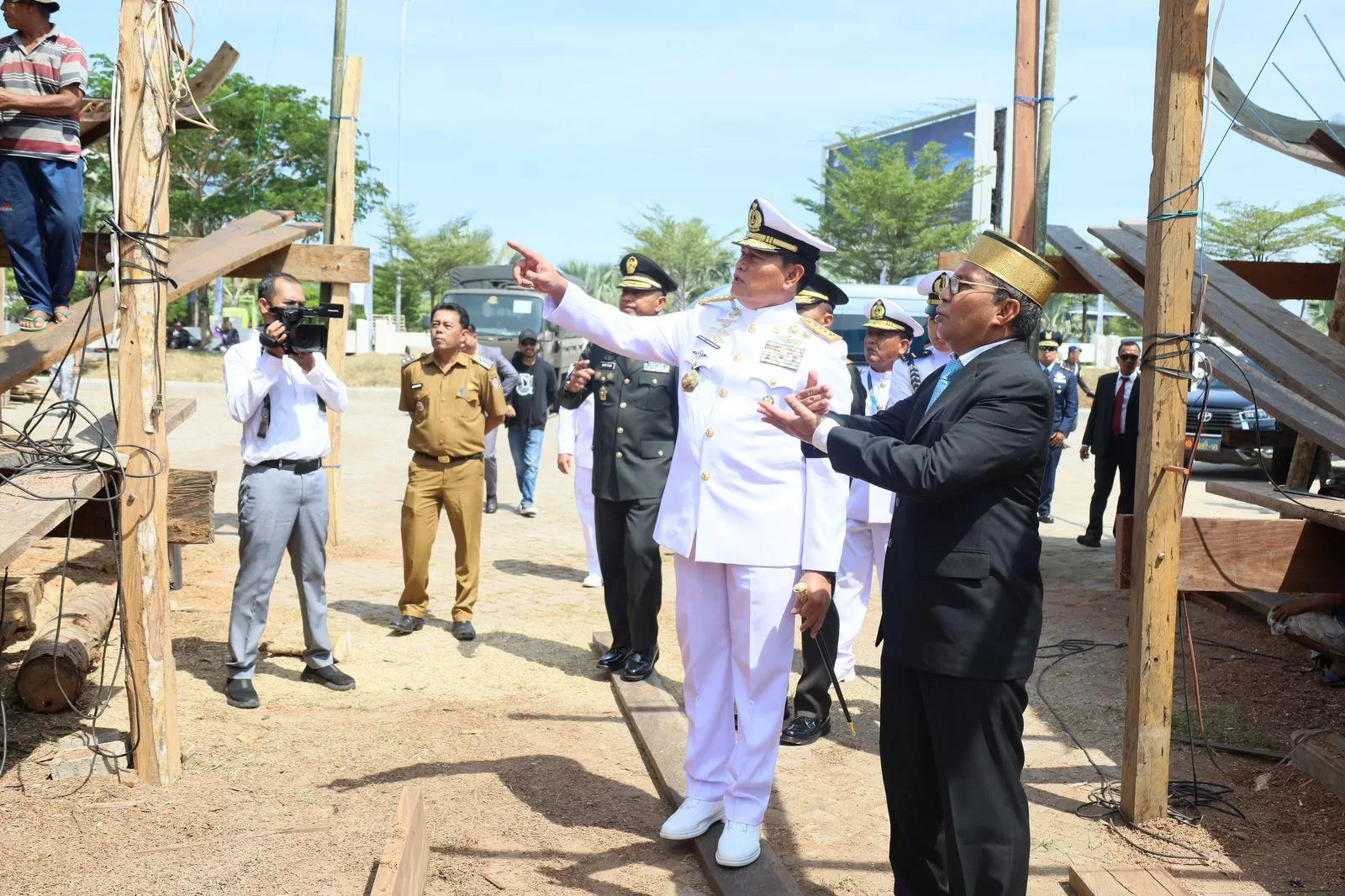 Panglima TNI Terkesima dengan Program Pembangunan Kapal Pinisi Danny Pomanto di Makassar