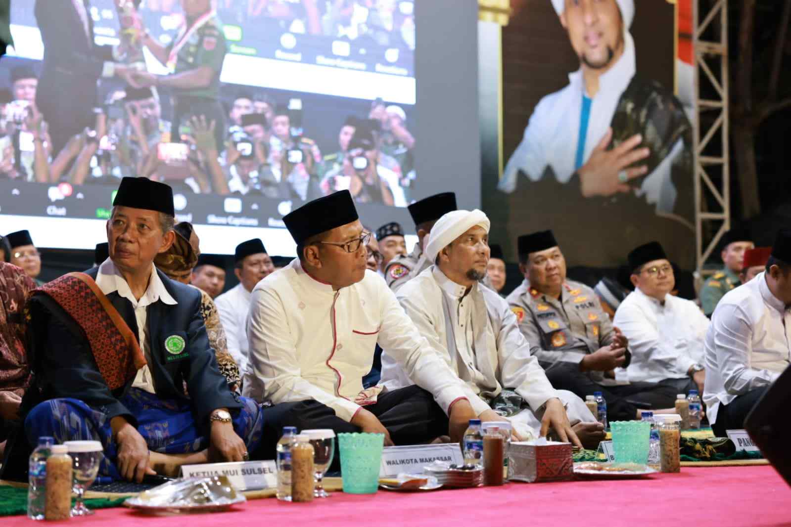 Wali Kota Danny Hadiri Pelaksanaan Zikir dan Shalawat Bersama Pangdam XIV/Hasanuddin dan Ribuan Masyarakat