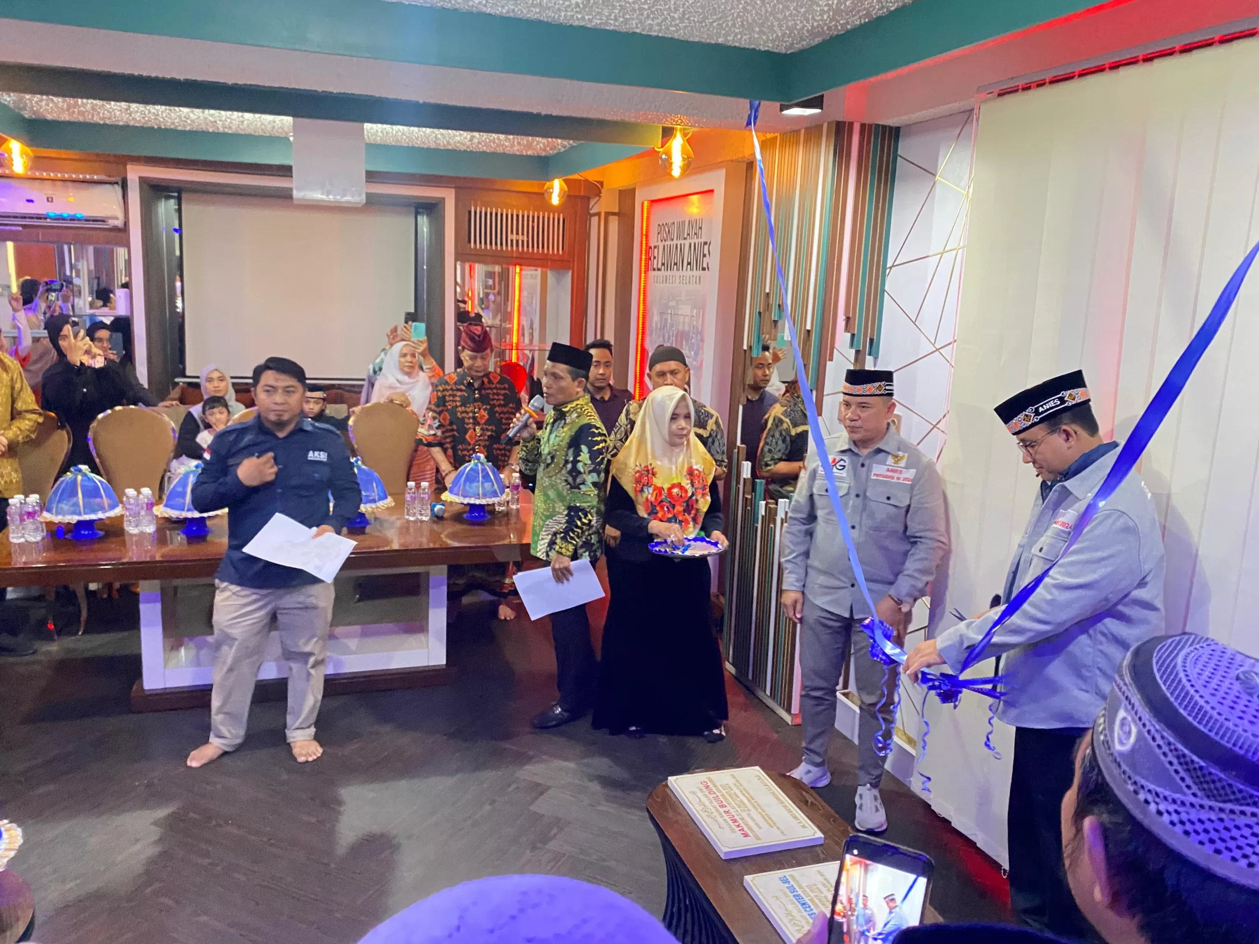 Anies Baswedan Resmikan Posko AMIN di Makassar, Harap Relawan Saling Menguatkan