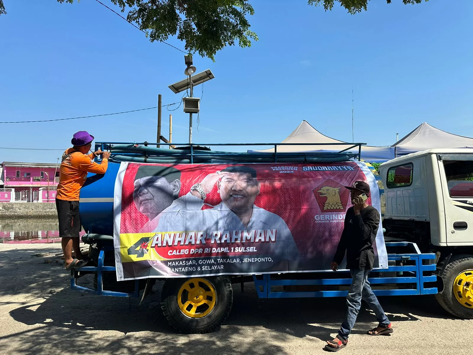 Anhar Rahman Bagikan Air Bersih Gratis ke Seluruh Kecamatan di Makassar