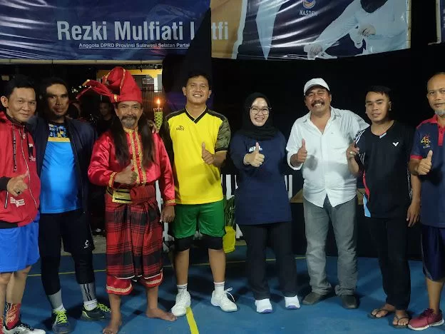 Rezki Mulfiati Lutfi Buka Turnamen Badminton Dampang Bira Cup