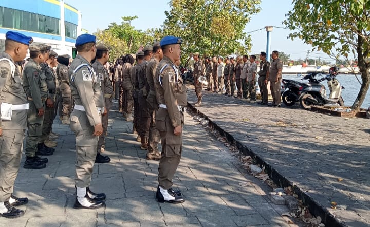 Satpol PP Tindaki Pak Ogah yang Resahkan Pengguna Jalan