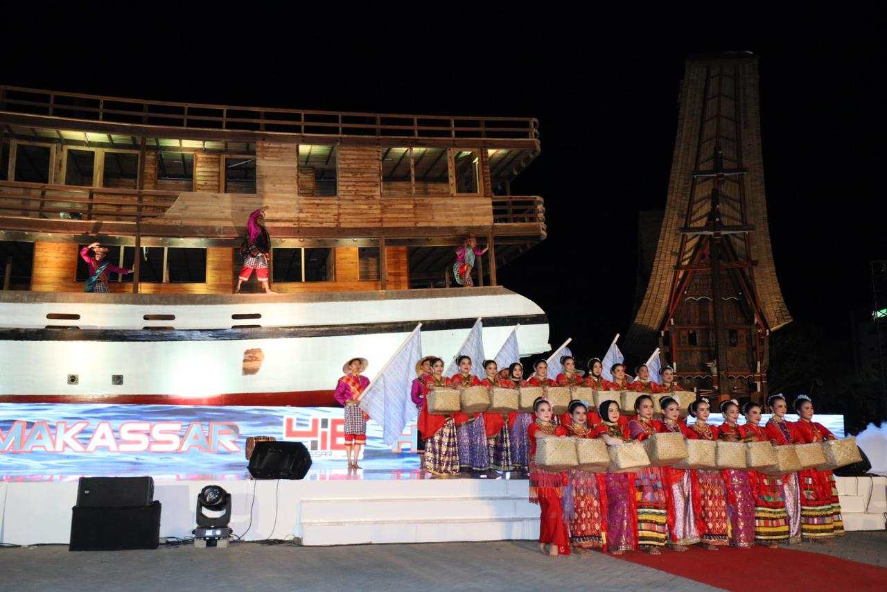 Gala Dinner HUT Makassar Bertabur Budaya, Berlatar Mahakarya Pinisi dan Tongkonan