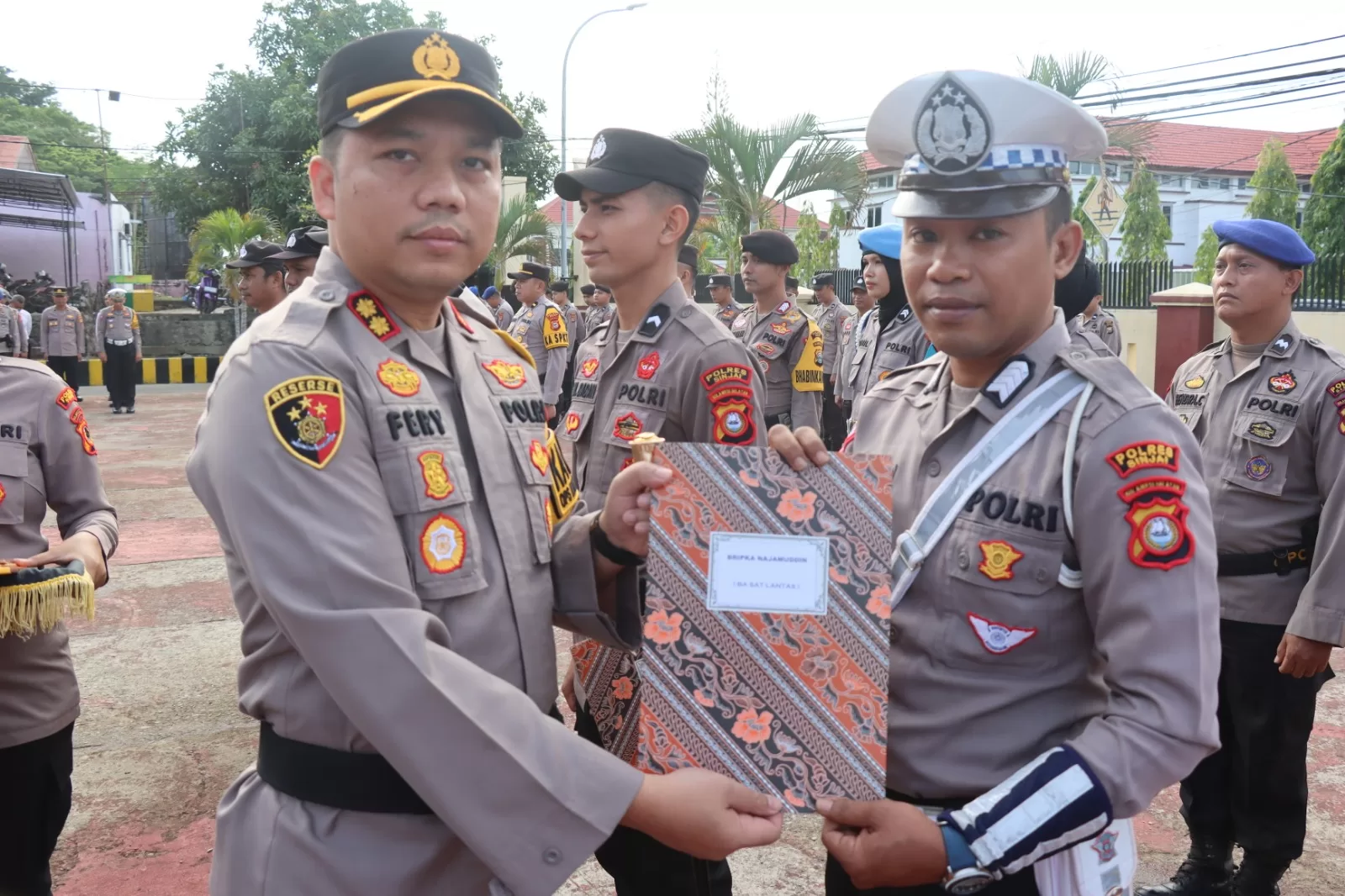 60 Personel Polres Sinjai Berprestasi dan Empat Organisasi Pers Dapat Reward Dari Kapolres