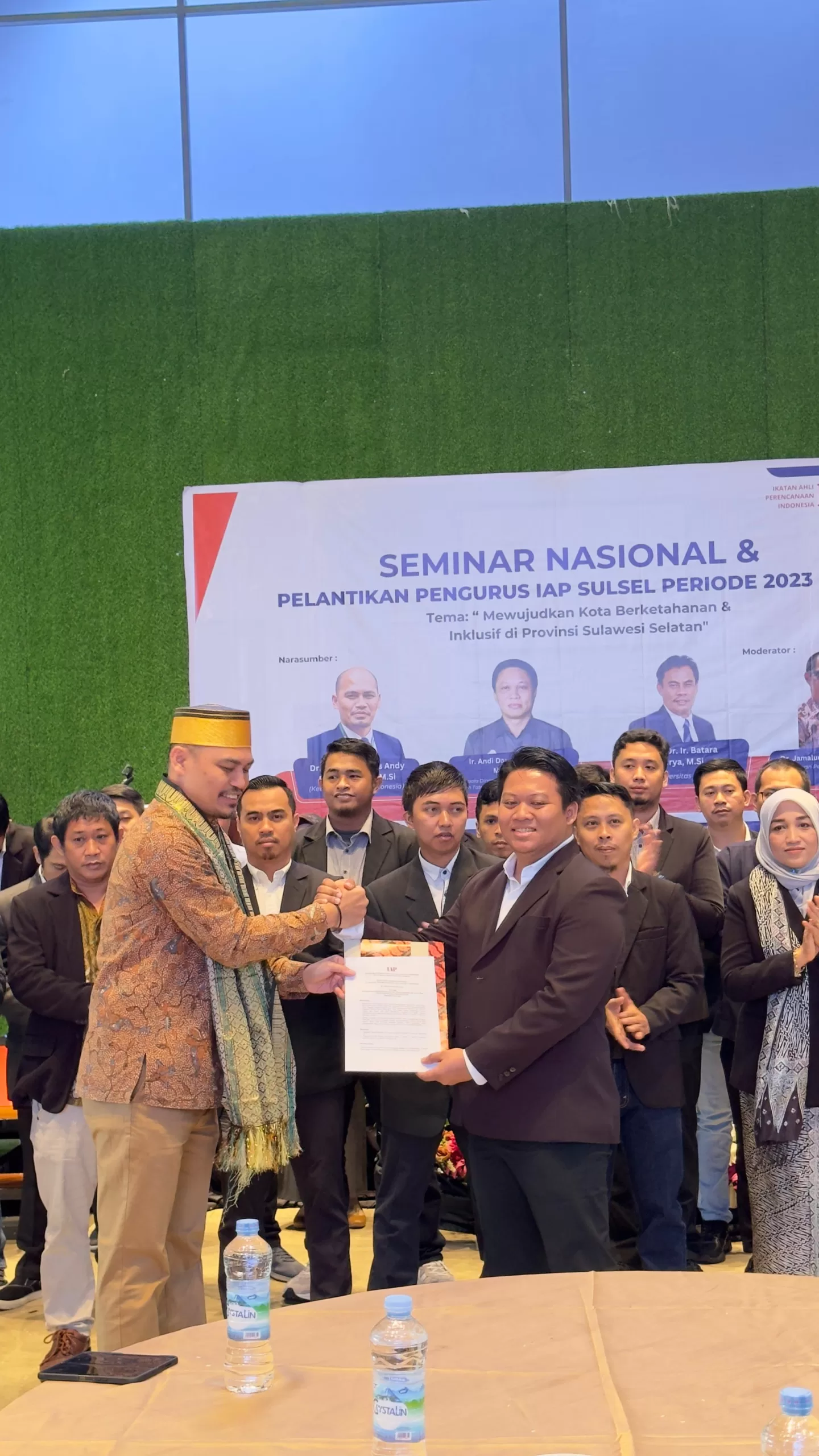 Dirangkaikan Seminar Nasional, IAP Sulsel Gelar Pengukuhan Pengurus Baru