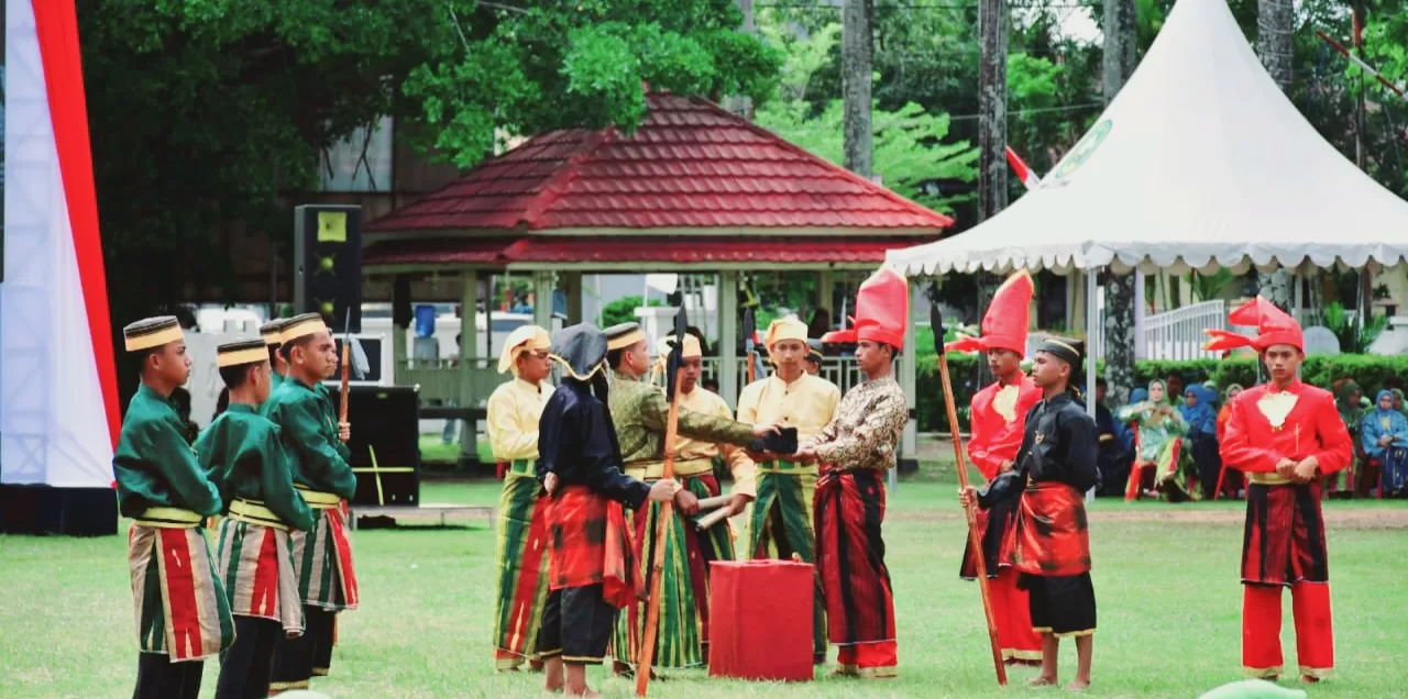 Puncak HUT Sinjai ke-460, Tamu Undangan Disuguhkan Pertunjukan Drama Tari Kolosal Perjanjian Topekkong