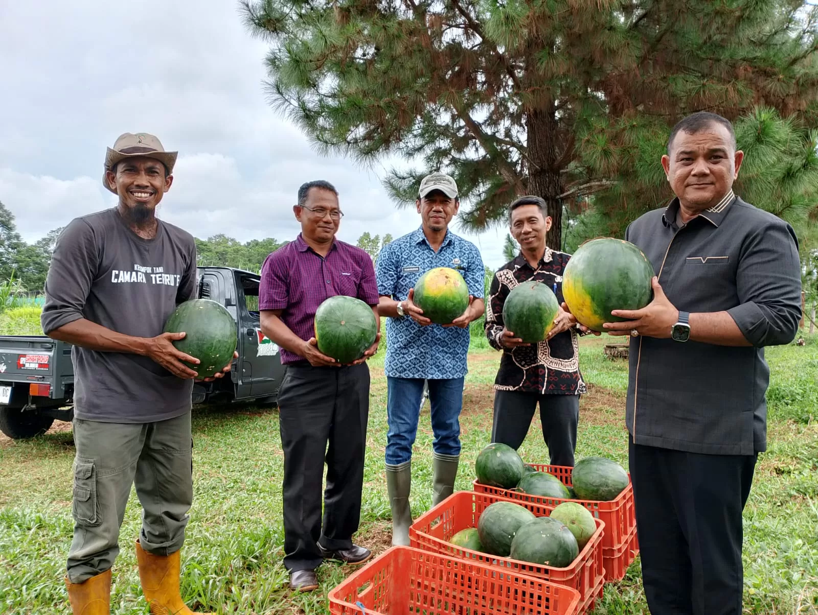 Pj. Bupati Sinjai Tantang Petani Buah di Tellulimpoe Hasilkan Komoditi Unggulan