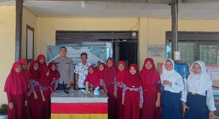 Kanit Binmas Polsek Pulau Sembilan Beri Motivasi Lanjutkan Sekolah