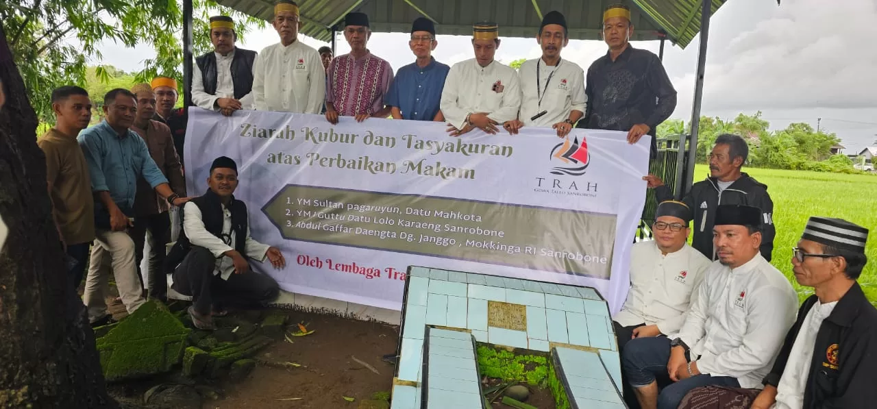 Lembaga Trah GTS Ziarah dan Syukuran Renovasi Makam Raja dan Ulama di Sandrobone