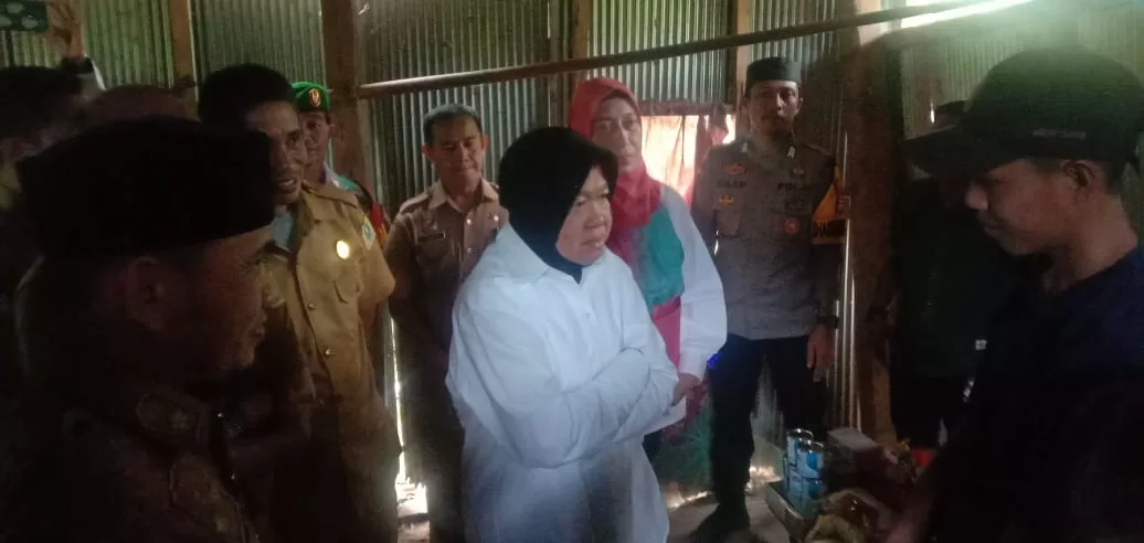 Dapat Berita Soal Kondisi Anak Yatim di Sinjai, Menteri Sosial Langsung Terbang Salurkan Bantuan