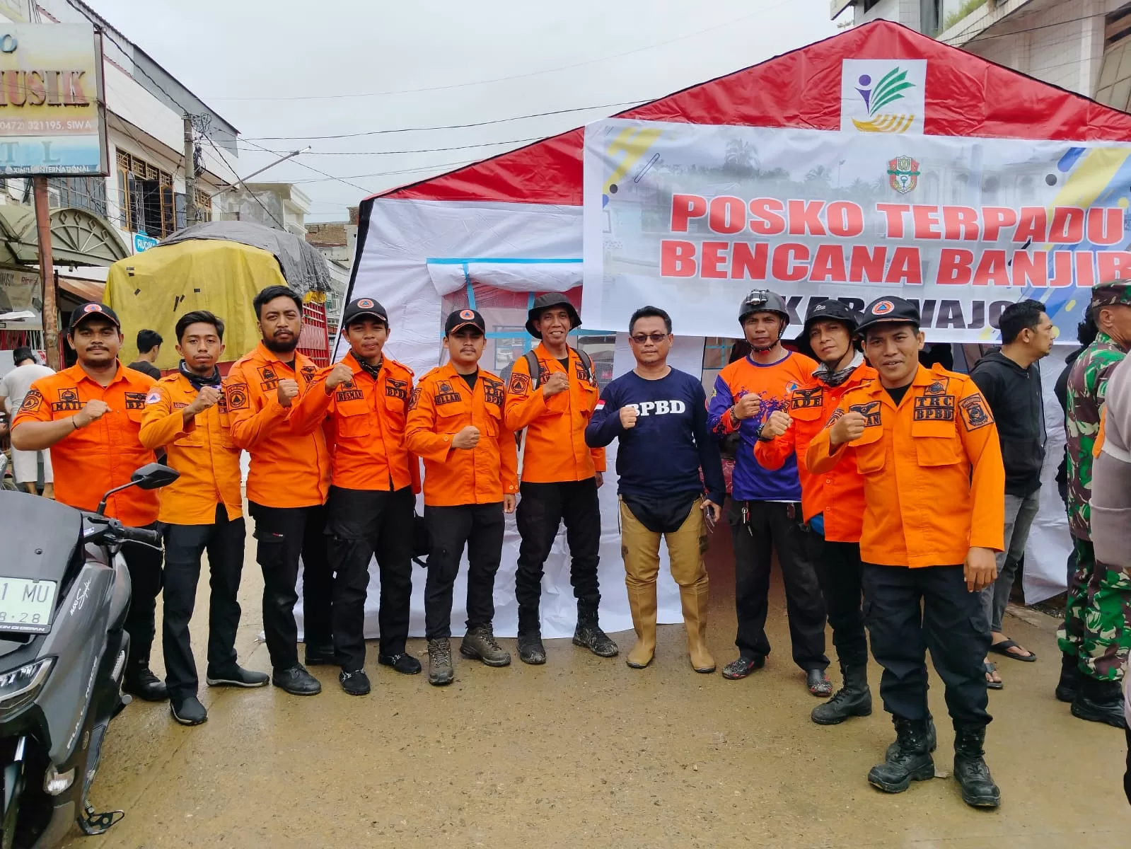 Danny Instruksikan BPBD Makassar Kirim TRC Bantu Evakuasi Korban Banjir di Wajo