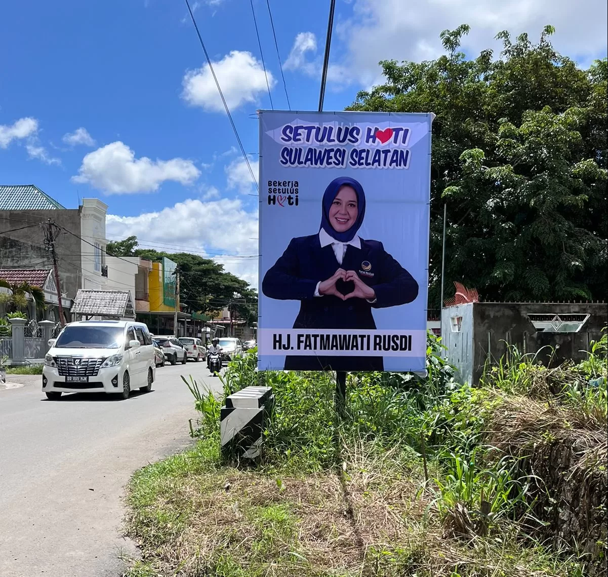 Baliho Fatmawati Rusdi Bertebaran hingga Pelosok Sulsel