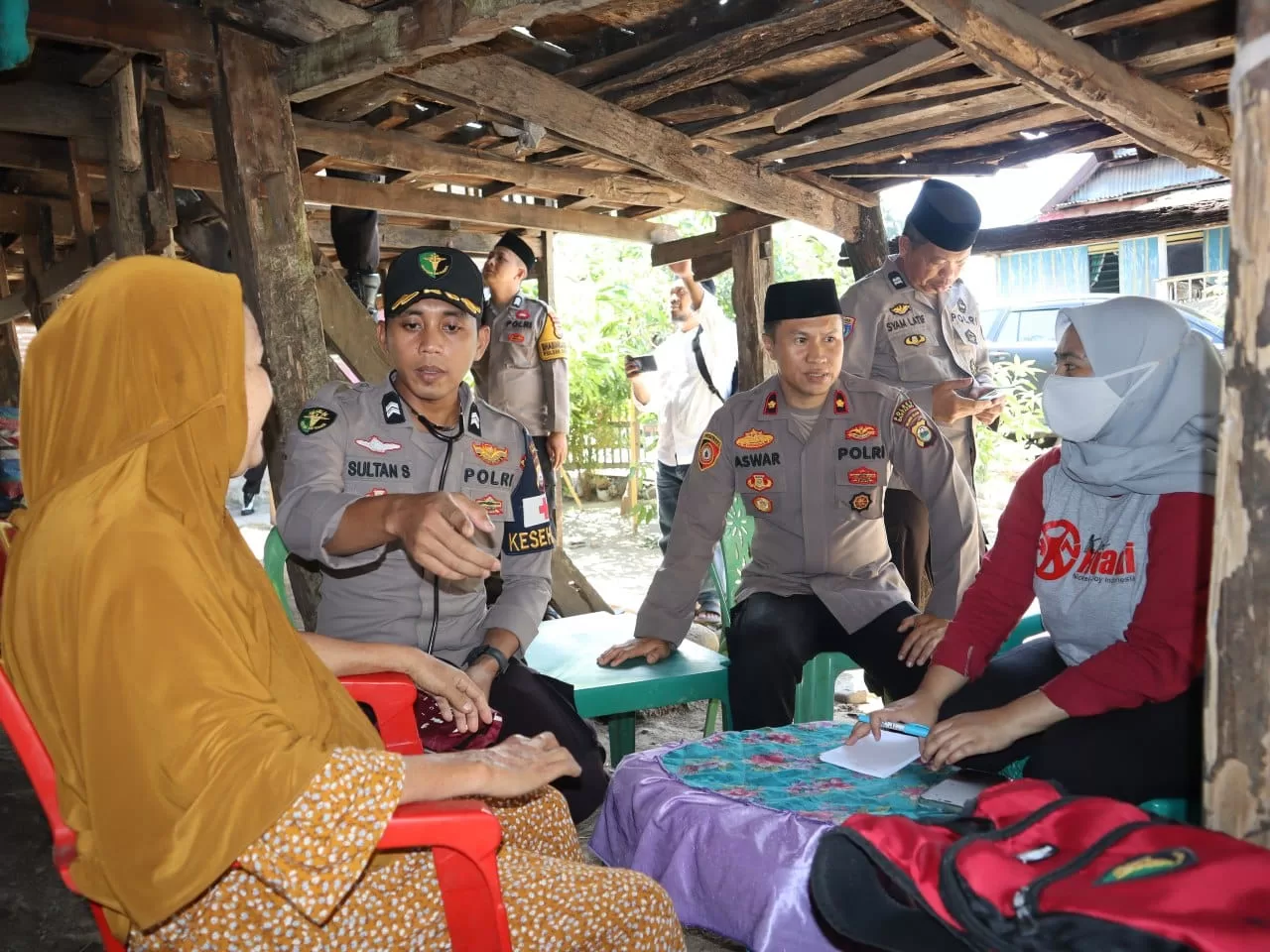 Bantu Warga Tiga Desa, Camat Eremerasa : Terima Kasih Huadi Group