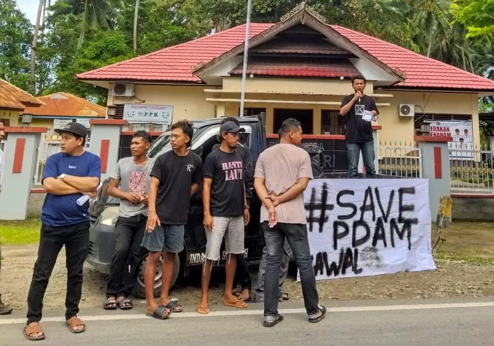 Warga Tuntut Bupati Bulukumba Segera Aliri Air PDAM