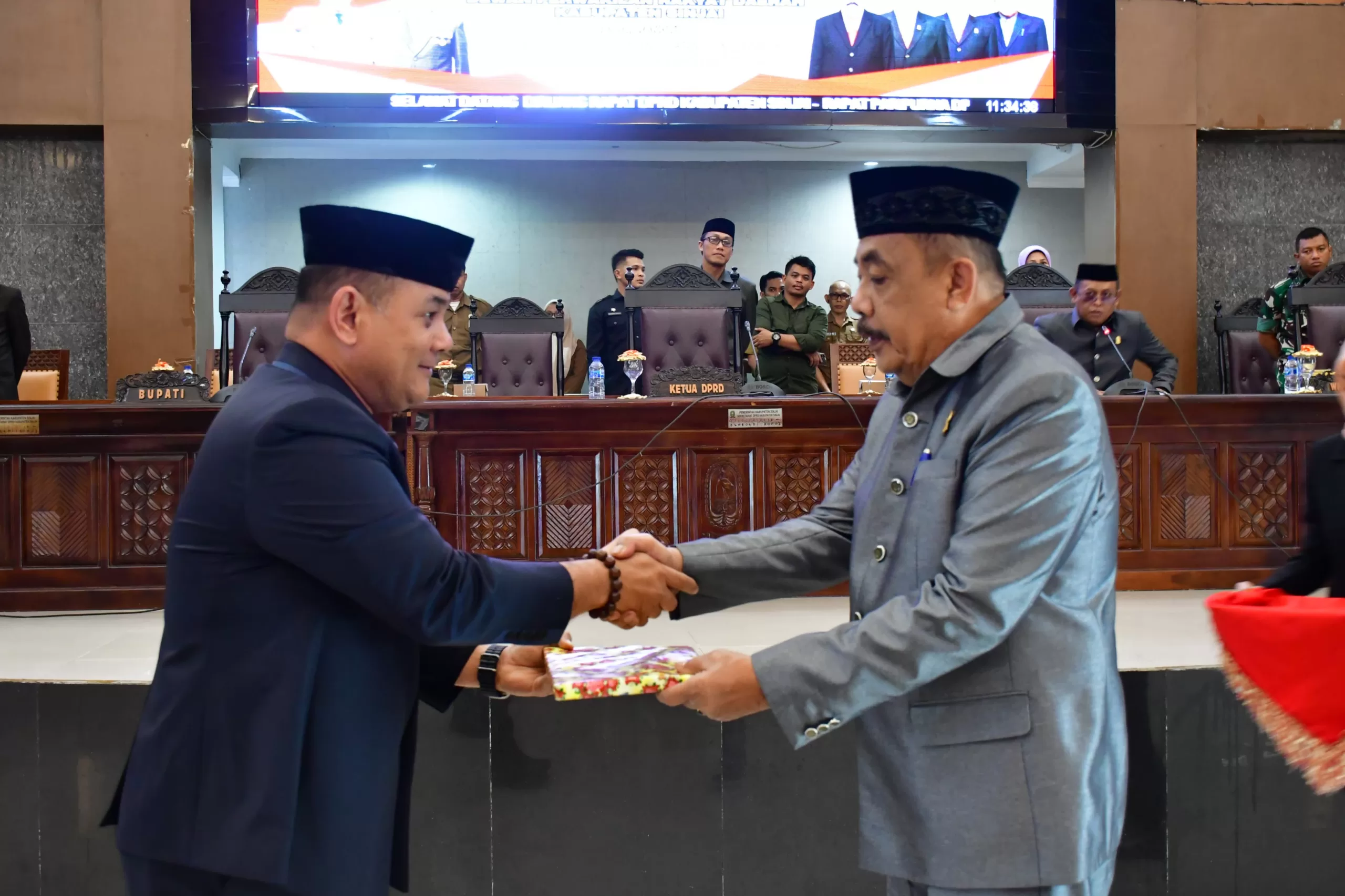 Serahkan Ranperda APBD Tahun Anggaran 2023 ke Ketua DPRD, Pj Bupati Sinjai Bersyukur