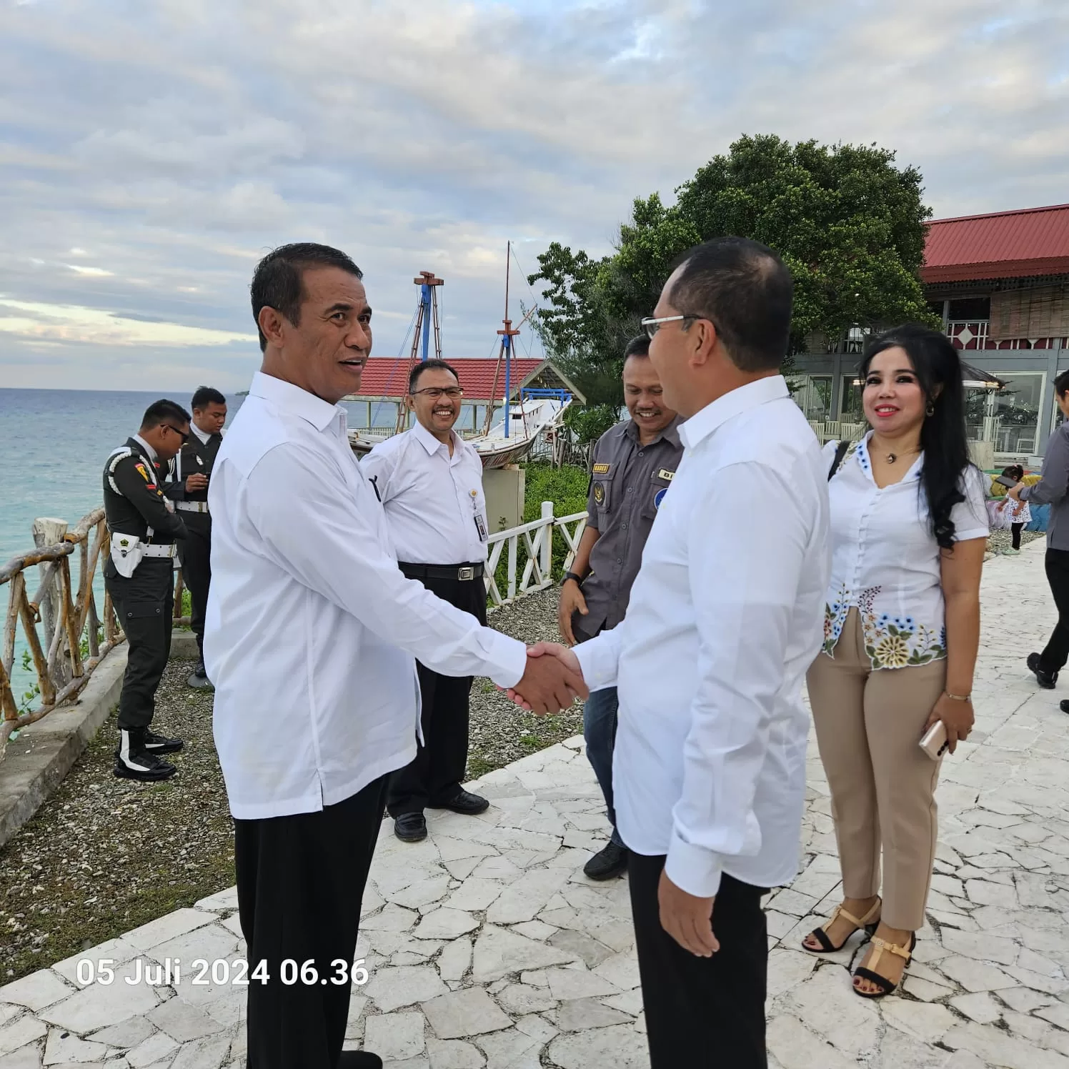 Potret Keakraban Amran dan Danny di Sela Kunjungan Presiden Jokowi di Bira