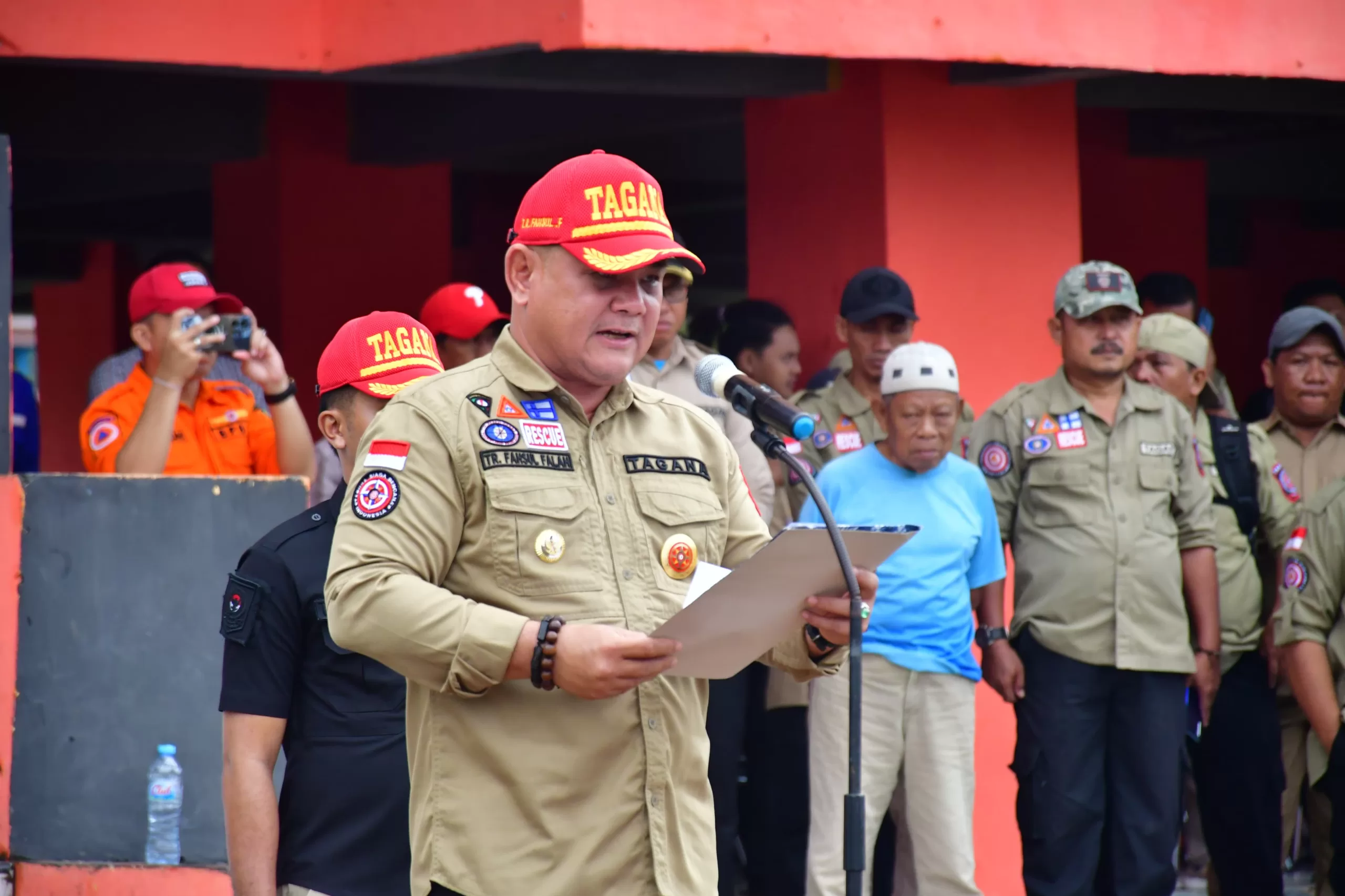 Pj Bupati Sinjai Kukuhkan 120 Orang Relawan Kampung Siaga Bencana 2 Kecamatan