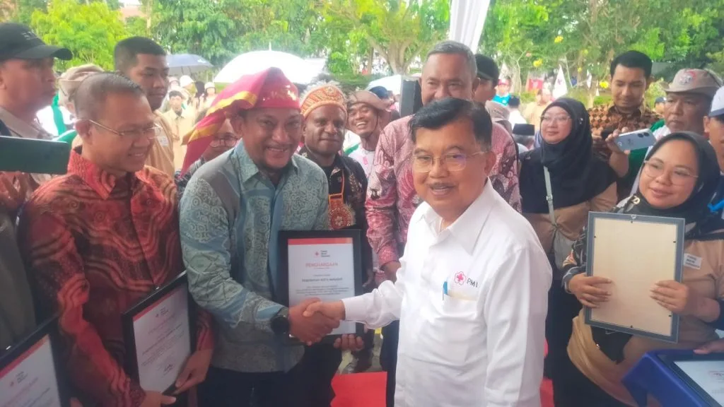 Pemkot Makassar Raih Penghargaan dari PMI Pusat