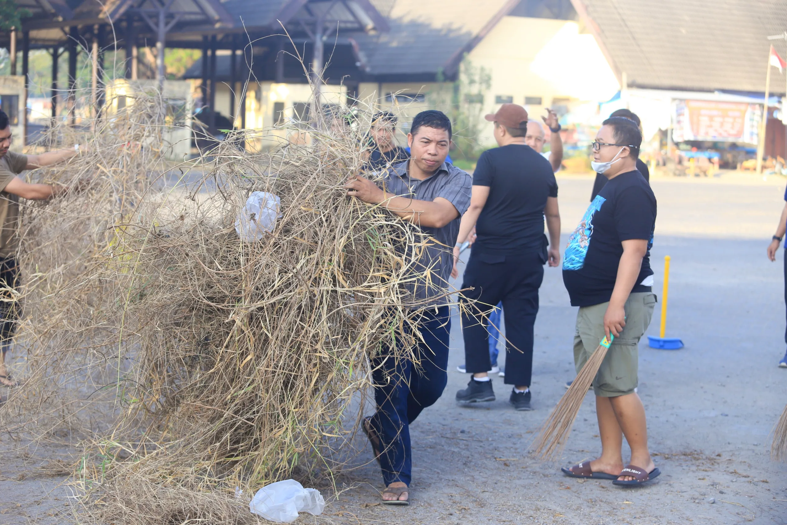 700 Pegawai Dishub Ikuti Kegiatan Sabtu Bersih