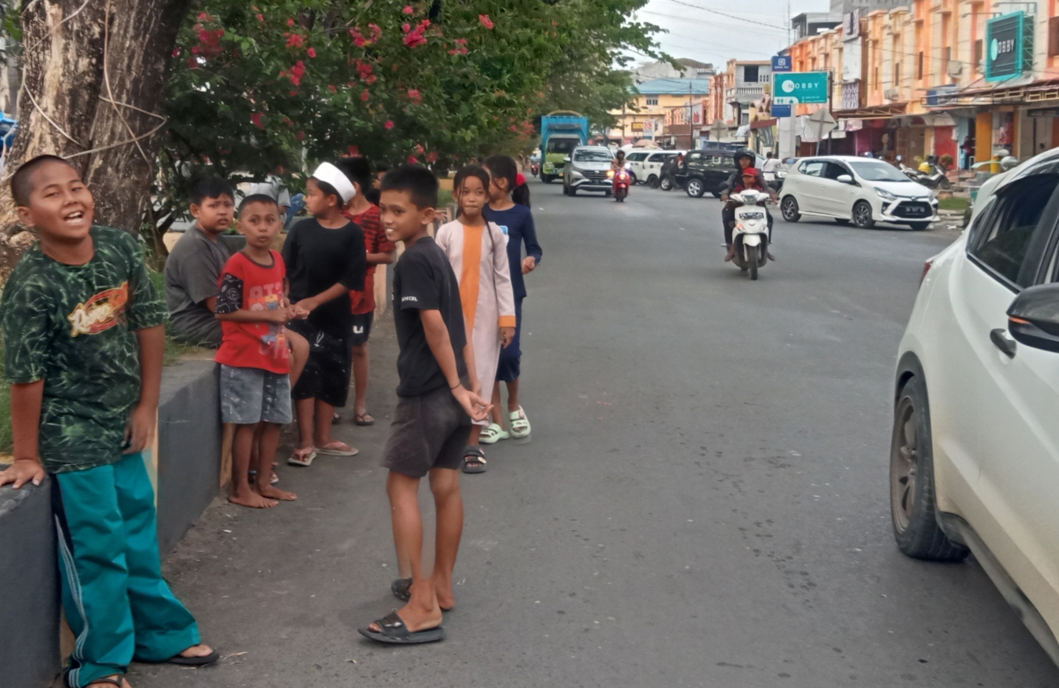 Anjal Mulai Resahkan Pengendara di Lampu Merah