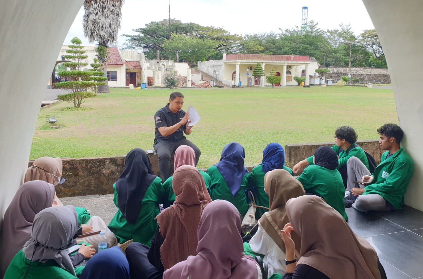 Dongkrak Kemampuan Mahasiswa UIN dengan Berwisata Sambil Belajar Tulis Berita