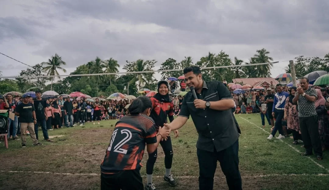 Tutup Turnamen Volleyball di Bone dan Sapa Masyarakat: Silaturahmi tak Mesti di Tempat Mewah