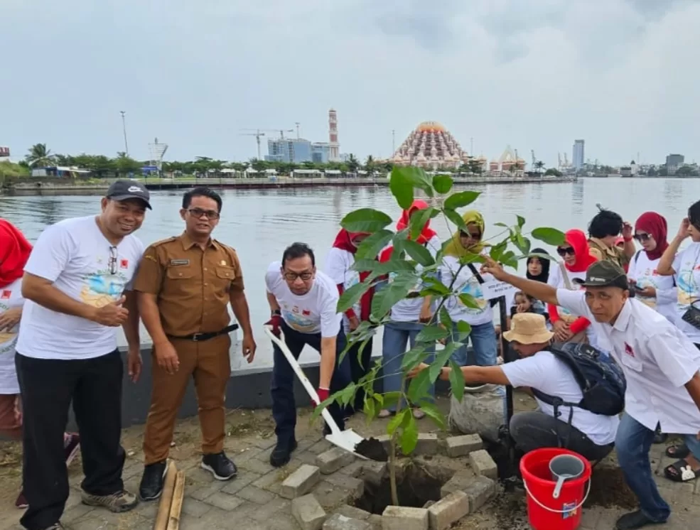 Peringati Hari Bumi, Projo Sulsel Aksi Tanam Pohon di Center Point of Indonesia