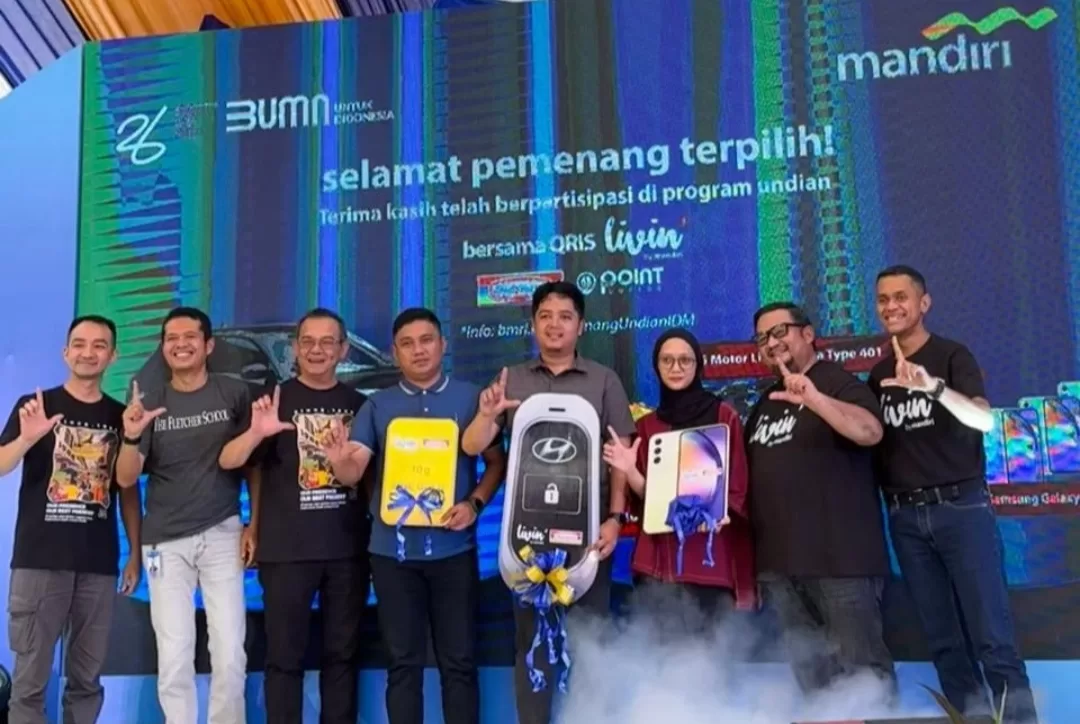 Manjakan Nasabah, Bank Mandiri Serahkan Mobil Hyundai Program Undian Transaksi QRIS Livin’ by Mandiri