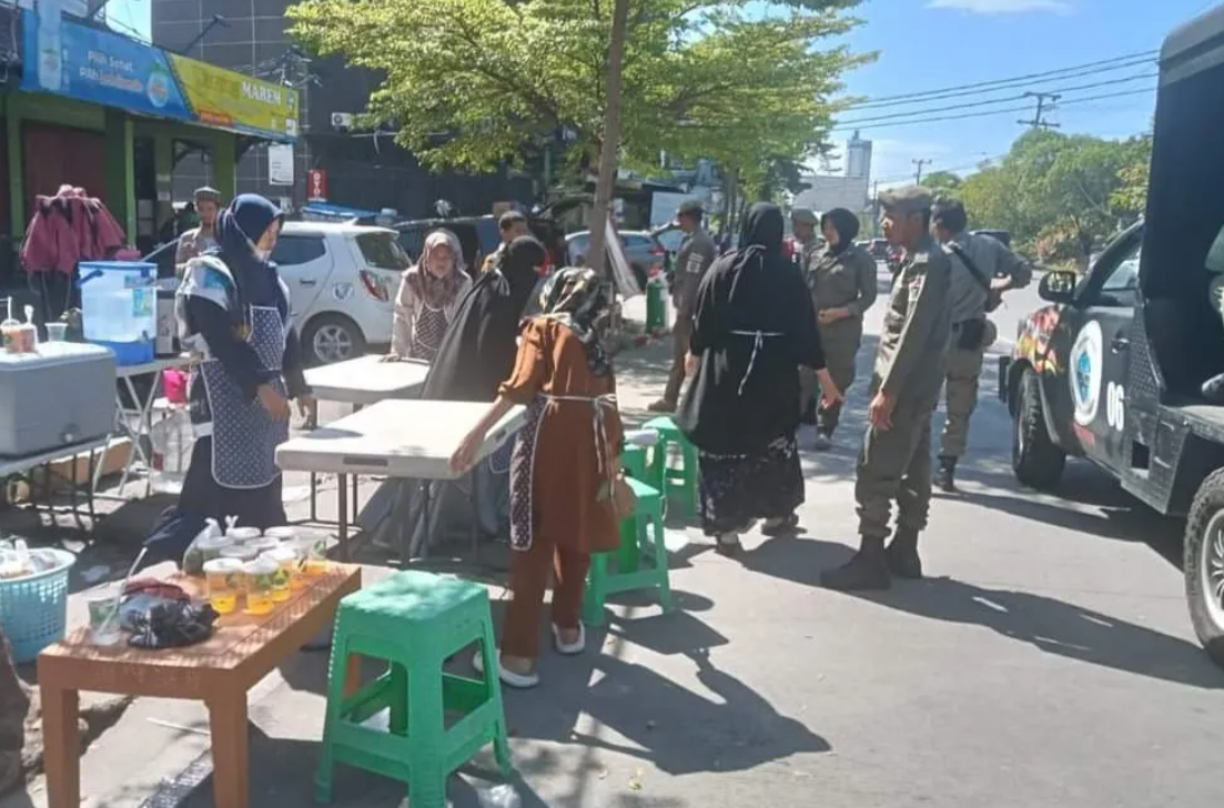 Satpol PP Tegur PK5 yang Berjualan di Area Car Free Day