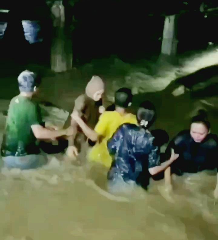 Banjir Bandang di Kabupaten Luwu, 9 Desa Terdampak, Satu Lansia Diduga Hilang