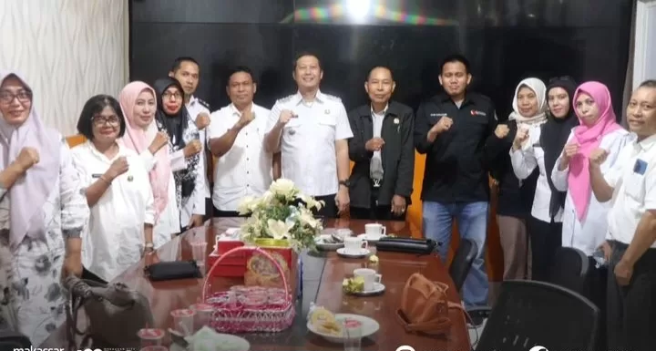 Camat Mariso Rakor Bersama Panwascam Jelang Pilkada