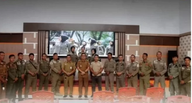 Camat Mariso Beri Arahan ke Satpol PP BKO Kecamatan