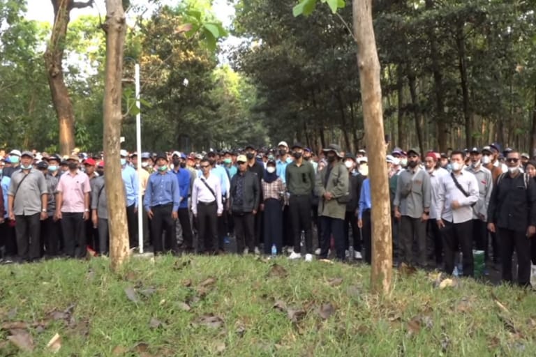 2.000 Massa Penyambutan Demo Padati Al Zaytun di Depan Gedung HM Soeharto