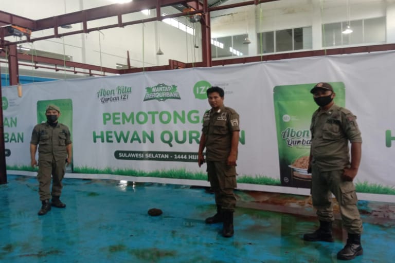 Satpol PP Makassar Amankan Pemotongan Hewan Kurban