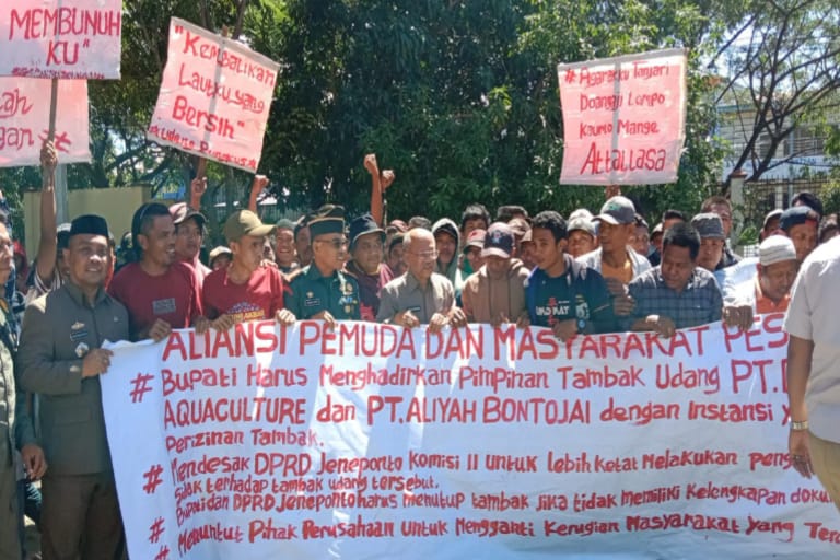 Diduga Rugikan Petani Rumput Laut, Puluhan Massa Demo di DPRD Jeneponto Tuntut Tambak Udang Ditutup