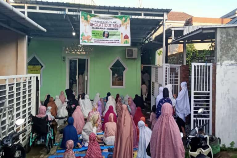 Sholat Idul Adha 1444 Hijriah, Ribuan Warga Padati Halaman Mesjid Baburroyyan Griya Antang Harapan