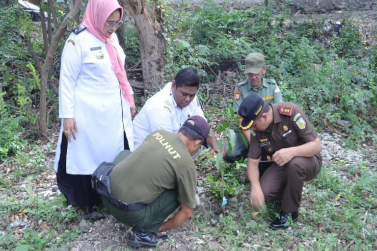 Hari Bhakti Adhyaksa ke-63, Kejari Jeneponto Sasar Tiga Lokasi Tanam 500 Bibit Pohon Buah