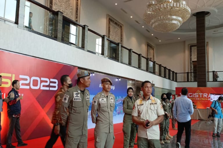 Ratusan Personel Satpol PP Makassar Amankan Apeksi