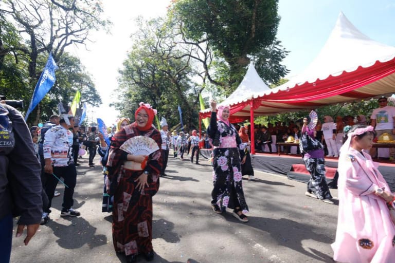 Melalui Fashion Carnaval, Pemkab Gowa Kenalkan Malino Sebagai Kota Bunga