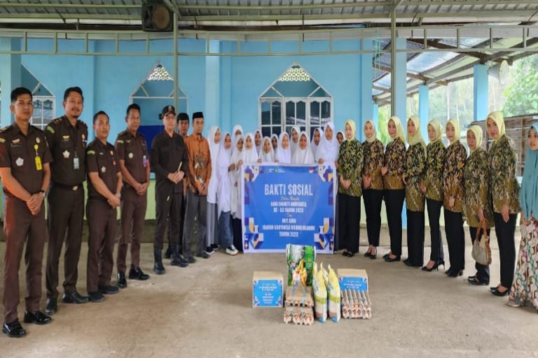 Anjangsana Kejari Sinjai Sambut Peringatan HBA ke-63 dan HUT IAD XXIII, Kunjungi Pesantren dan Kediaman Purnaj