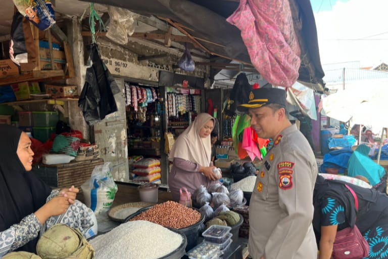 Pastikan Tetap Stabil, Kapolres Fery Turun Cek Harga Sembako di Pasar