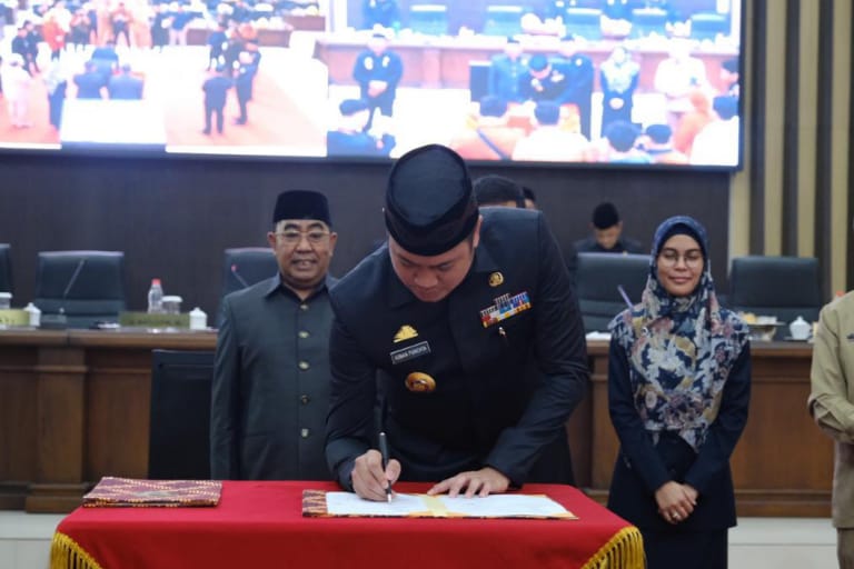 Pelaksanaan APBD Gowa 2022 Ditetapkan Jadi Perda, SKPD Capai Target Diminta Diberi Reward