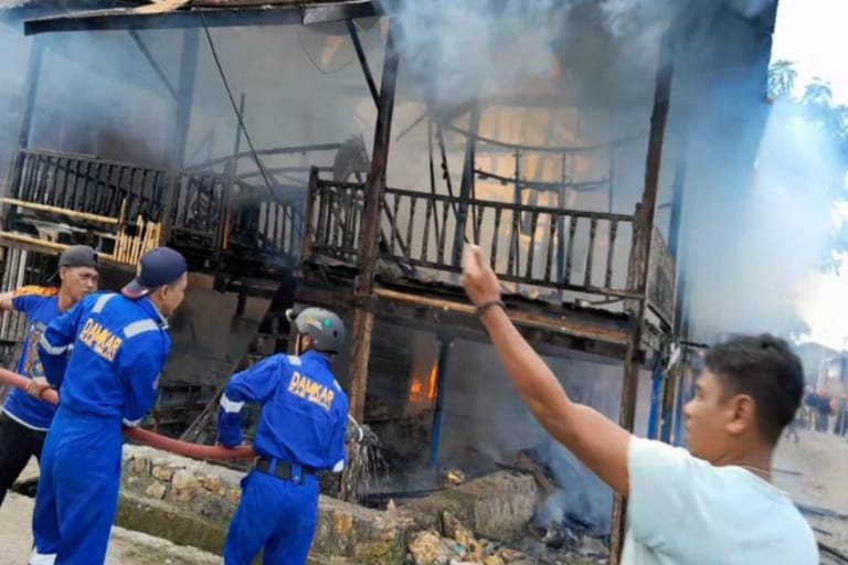 Korsleting Listrik, Satu Rumah Warga di Sinjai Ludes Terbakar