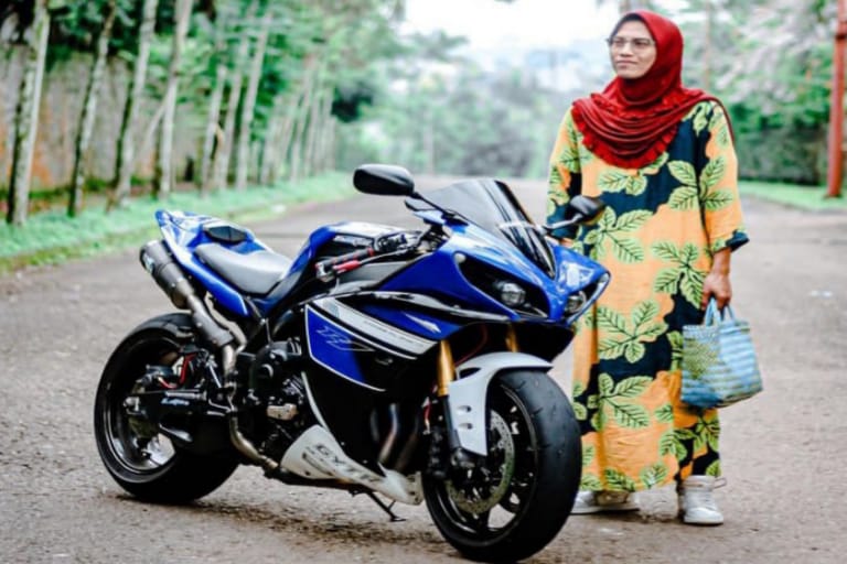 Promosikan Judi Online, Youtuber Emak Gila Ditangkap Polisi, Barang Bukti Yamaha R1