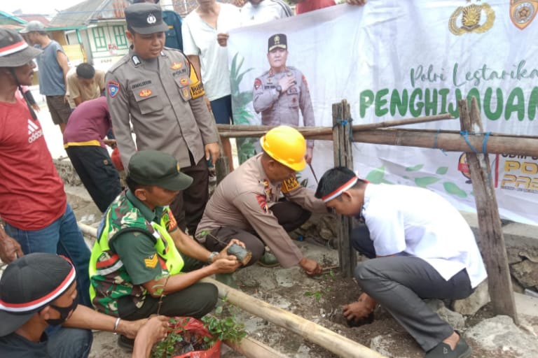 Tripika Kecamatan Pulau Sembilan Lakukan Penanaman Pohon