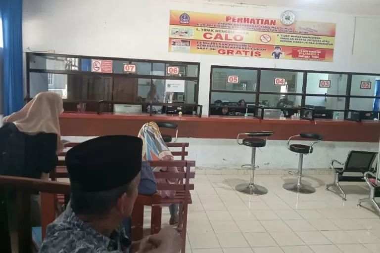 Warga Keluhkan Pelayanan Dukcapil Bone