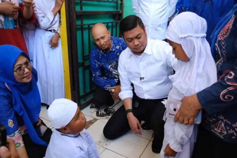 Berkunjung ke Sekolah Reski dan Marwah, Bupati Gowa Siapkan Anggaran Khusus untuk Renovasi SDI Saluttowa