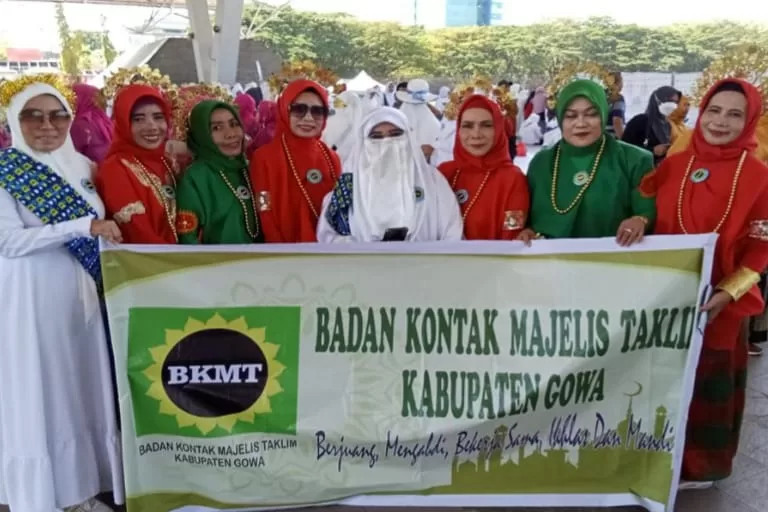 Boyong 450 Peserta, BKMT Kabupaten Gowa Juara 1 Lomba Parade Rabbana Tingkat Provinsi