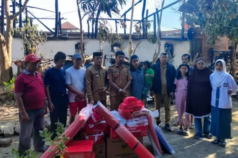 Pemerintah Kecamatan Sinjai Utara dan Lurah Biringere Bantu Warga Korban Kebakaran