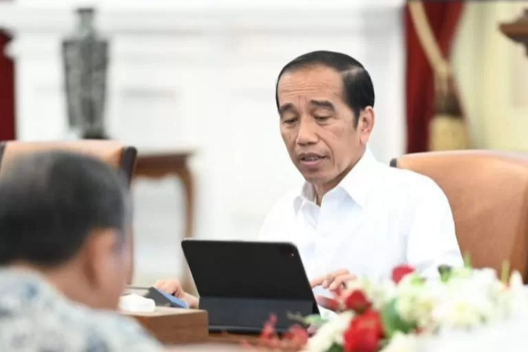 Jokowi Undang 3 Capres Makan Siang di Istana Hari Ini, Prabowo dan Ganjar Belum Konfirmasi